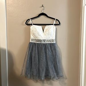 NWOT Papaya Strapless White Lace Beaded Ballerina Gray Sparkle Glitter Dress M